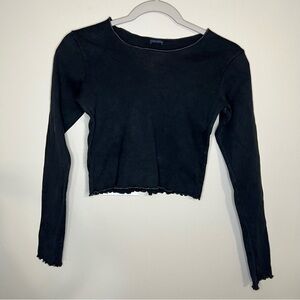 Brandy Melville Wynn Black Cropped Ling Sleeve Shirt